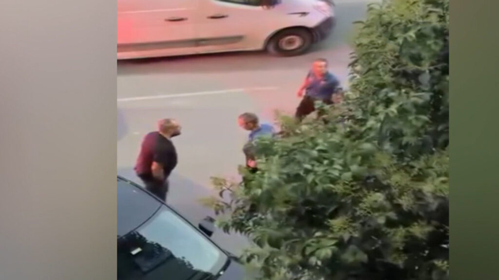 Başında şişe kırdılar, şikayetçi bile olmadı: Zeytinburnu’nda garip olay