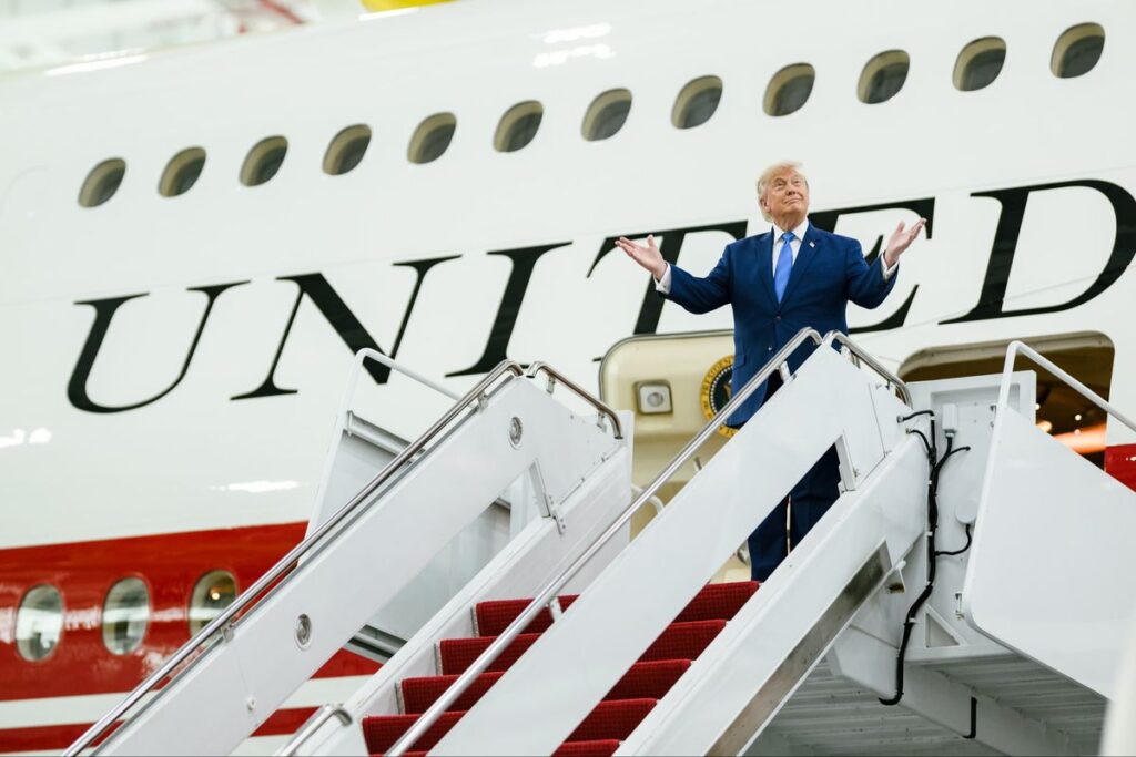 Trump, Güvenlik Endişesiyle Gizlice ‘Air Force One’dan İndi