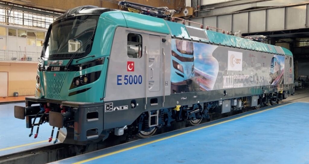 Yerli lokomotif E5000 Avrupa’ya açılıyor